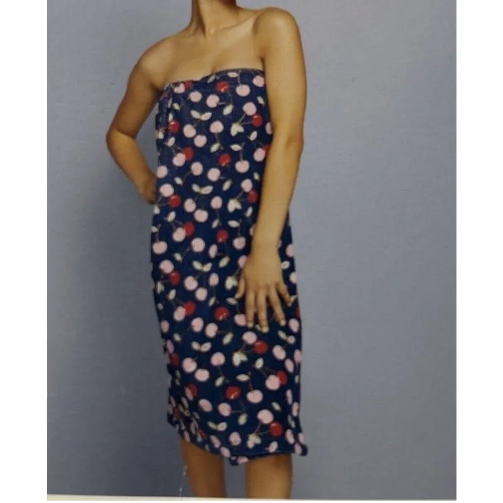 🆕 Room Essentials Blue Cherry Shower Wrap